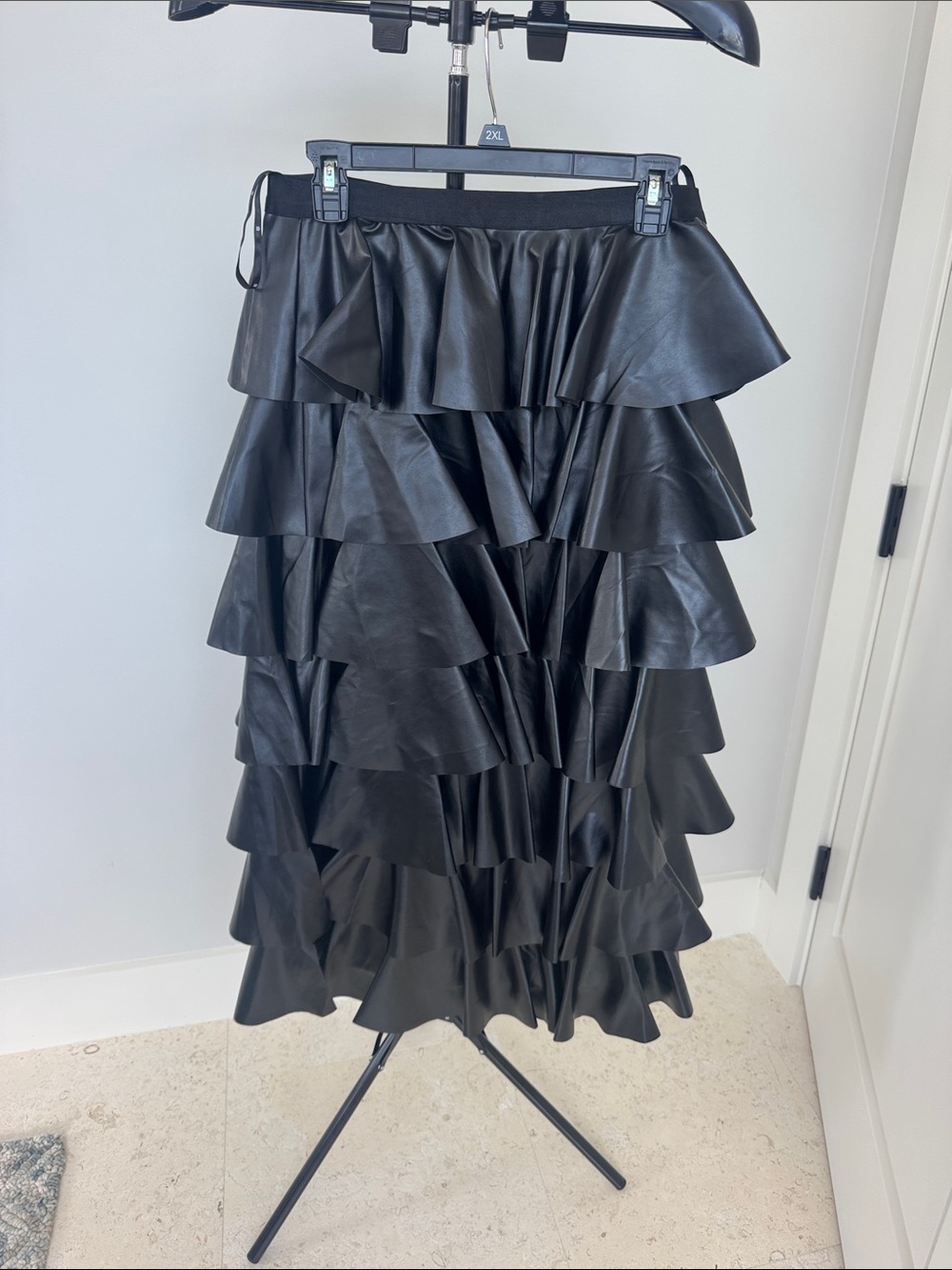 Beulah style Women's Black Tiered Ruffle Faux Leather Skirt